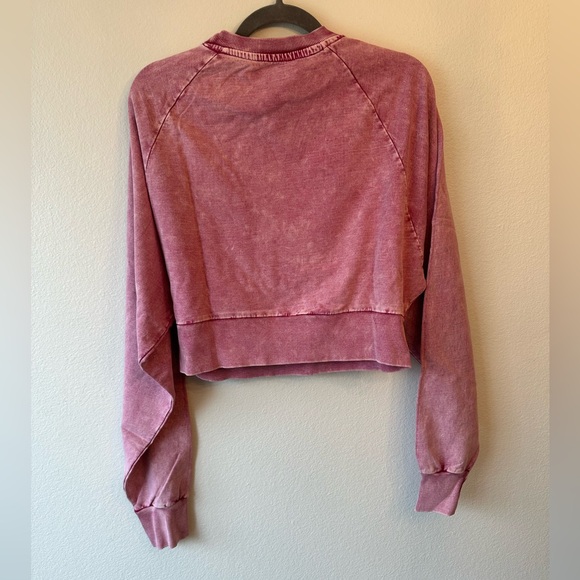 ACDC Cropped Crew Neck Swetshirt - Lavender/combo
Medium Fashion Nova - Picture 5 of 5